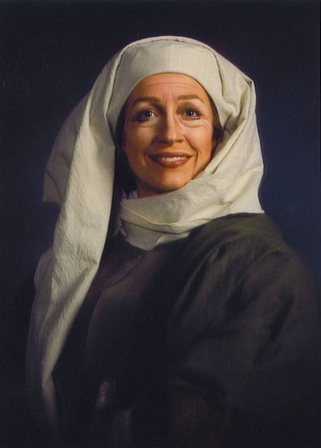 Lynnette Owens as Alisa in Lucia di Lammermoor